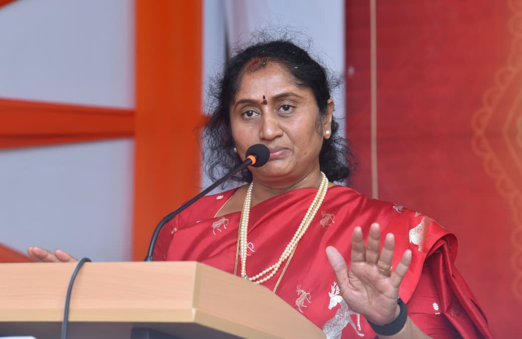 Minister Savita Visits Sri Gayatri Devi at Indrakeeladri, Reviews Festive Arrangements